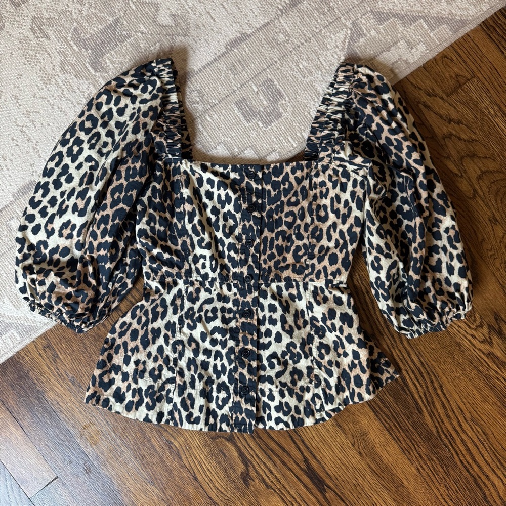 Leopard/ cheetah Print Puff Sleeve Top